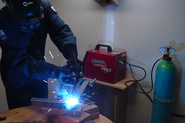 Name:  welding_man_welder_helmet_lincoln_e.jpg
Views: 15
Size:  26.5 KB